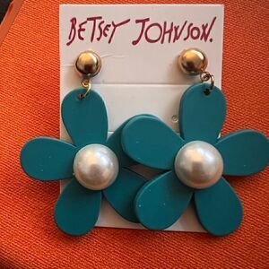 🌺 Betsey Johnson flower power daisy style eclectic earrings 🌺